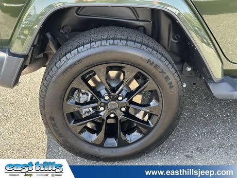 Used 2024 Jeep Wrangler Unlimited Sahara w/ Technology Group AWD/4WD image 10