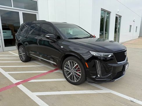 Used 2023 Cadillac XT6 Sport w/ Platinum Package AWD/4WD image 3