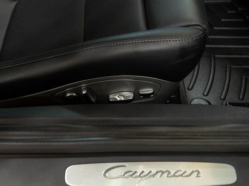 Used 2018 Porsche 718 Cayman RWD image 60