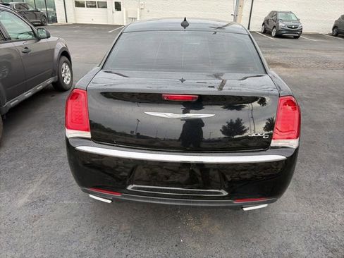 Used 2016 Chrysler 300 C RWD image 10