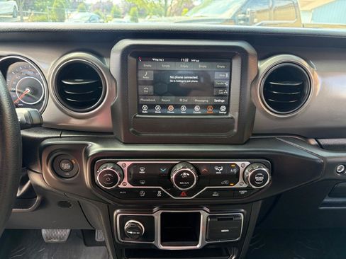 Used 2023 Jeep Gladiator Sport AWD/4WD image 14