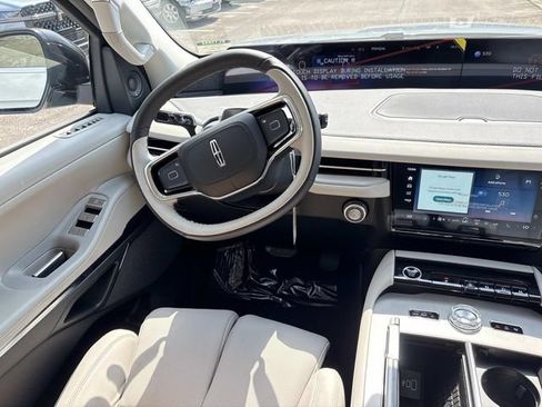 New 2026 Lincoln Navigator Reserve AWD/4WD image 13