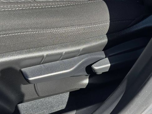 Used 2025 Chevrolet Equinox LT FWD image 22