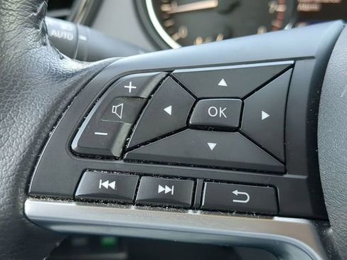 Used 2020 Nissan Rogue SV image 29