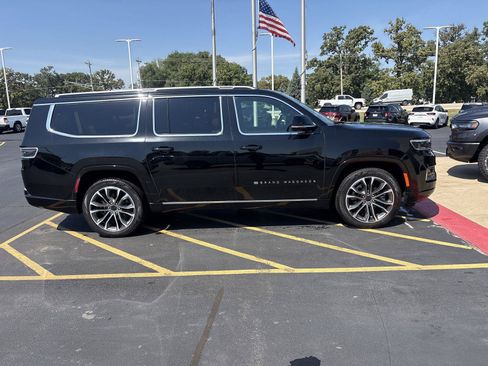 Used 2025 Jeep Grand Wagoneer L Series III w/ Rear Seat Video Group 1 AWD/4WD image 4