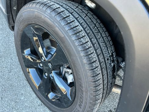 Used 2025 Jeep Grand Cherokee L Limited w/ Black Appearance Package image 26