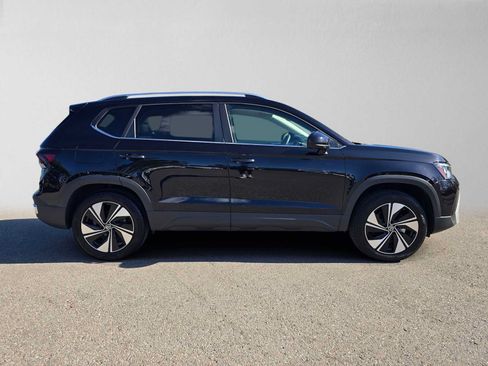 Used 2026 Volkswagen Taos SE AWD/4WD image 2