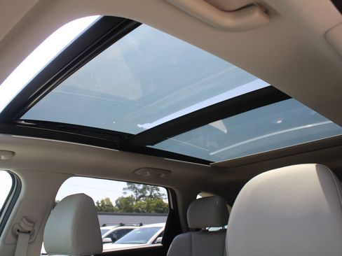Certified 2025 Kia Sorento EX w/ Panoramic Sunroof Package FWD image 61