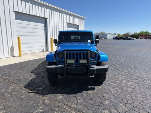 Used 2015 Jeep Wrangler Unlimited Rubicon w/ Connectivity Group AWD/4WD image 8