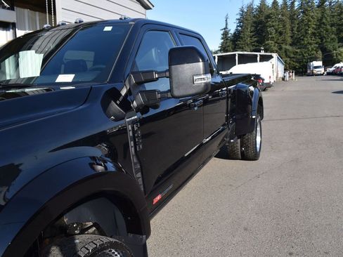 Certified 2025 Ford F450 Platinum w/ FX4 Off-Road Package image 4