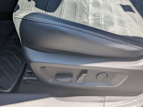 Used 2023 Mitsubishi Outlander SE AWD/4WD image 15