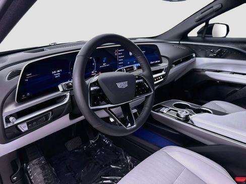 Used 2025 Cadillac Lyriq Sport RWD image 11