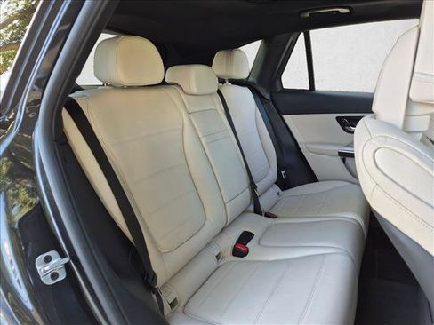 Used 2024 Mercedes-Benz GLC 300 image 18