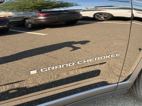 Used 2021 Jeep Grand Cherokee L Limited w/ Luxury Tech Group II AWD/4WD image 29