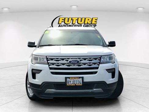 Used 2019 Ford Explorer XLT image 2