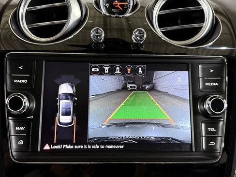 Used 2017 Bentley Bentayga AWD/4WD image 40