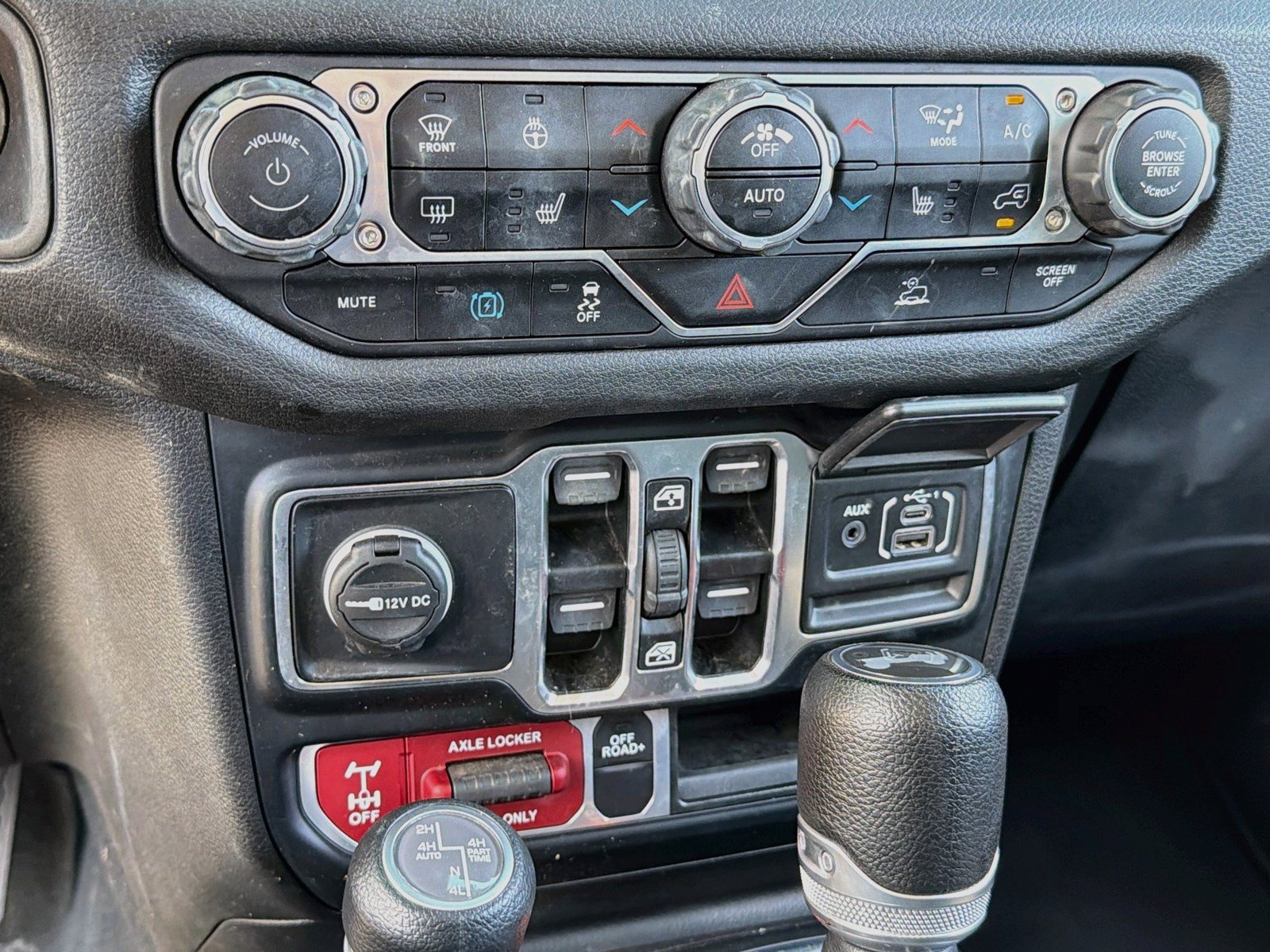 Used 2024 Jeep Wrangler Unlimited AWD/4WD image 13