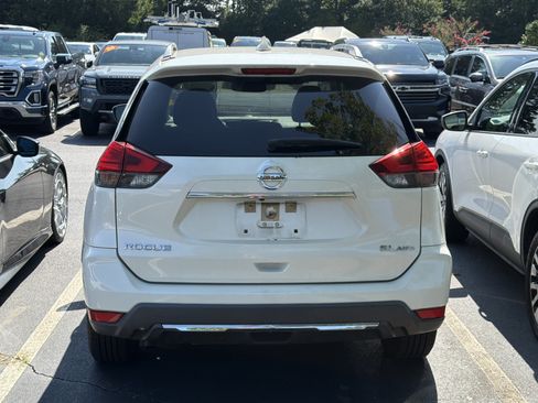 Used 2017 Nissan Rogue SL w/ SL Premium Package AWD/4WD image 13