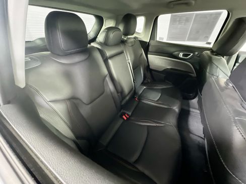 Used 2022 Jeep Compass Latitude w/ Sun and Sound Group AWD/4WD image 25