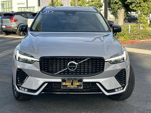 Certified 2025 Volvo XC60 B5 Plus image 2