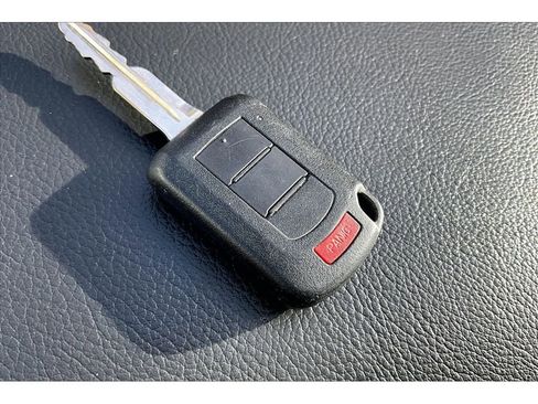 Used 2020 Mitsubishi Outlander ES image 11