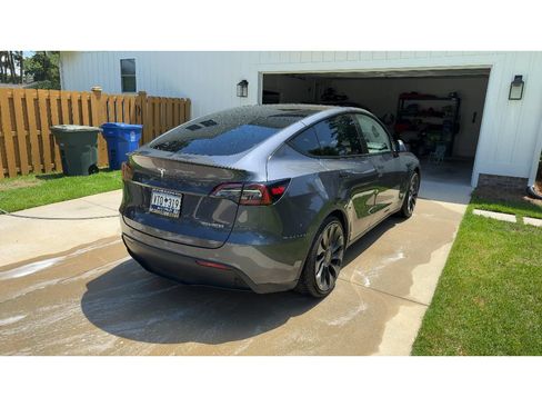 Used 2022 Tesla Model Y Performance AWD/4WD image 3