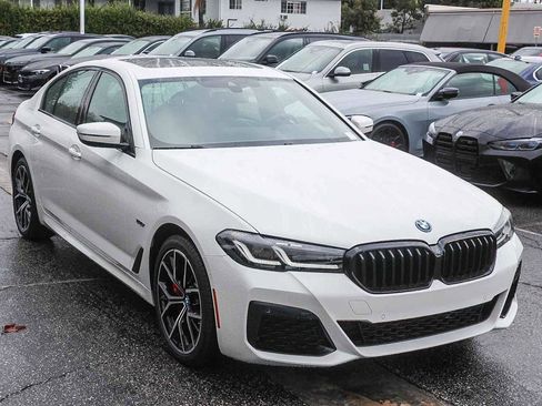 Certified 2023 BMW 530e w/ M Sport Package image 3