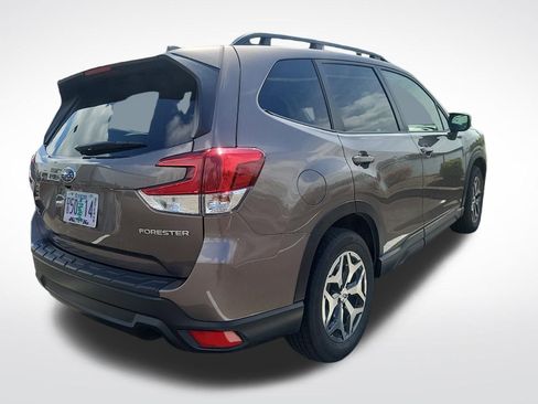 Used 2022 Subaru Forester Premium image 3