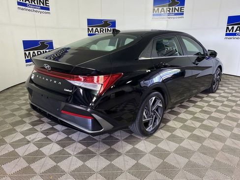 Used 2024 Hyundai Elantra Limited FWD image 13