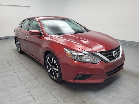 Used 2017 Nissan Altima 2.5 SR w/ Interior Lighting Package FWD image 13
