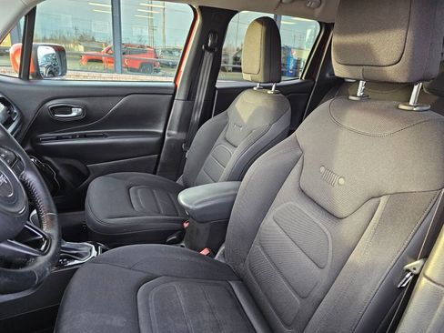 Used 2017 Jeep Renegade Altitude w/ Safety & Security Group image 18