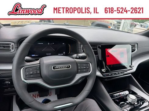 Used 2024 Jeep Wagoneer Series II AWD/4WD image 3