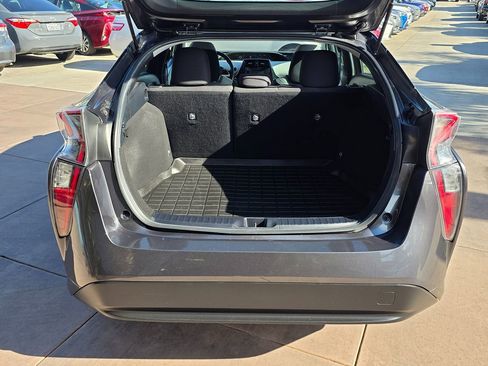 Used 2017 Toyota Prius Two image 19