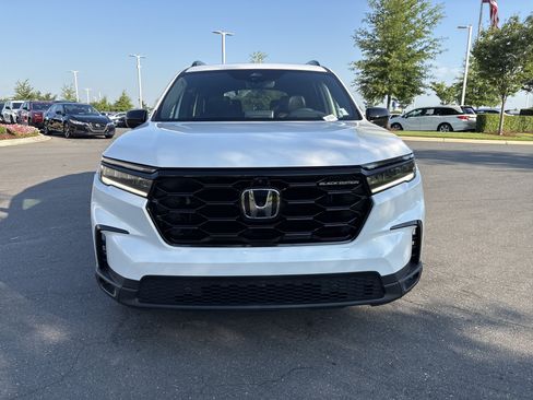 Used 2025 Honda Pilot Black Edition image 3