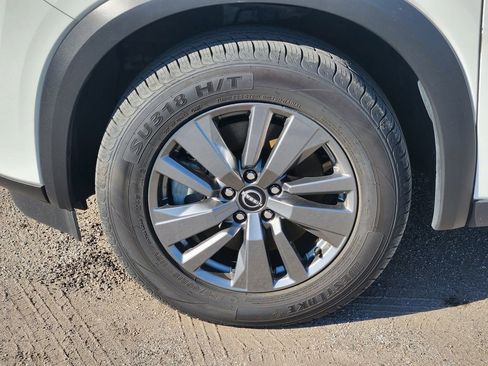 Used 2025 Nissan Pathfinder SV image 12