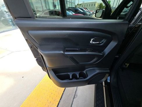 Used 2018 Nissan Titan SV w/ SV Convenience Package RWD image 22