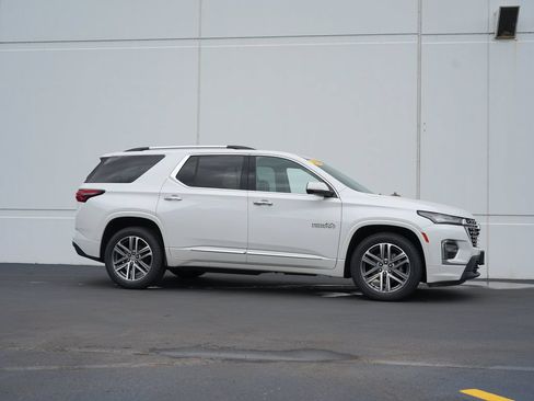Certified 2023 Chevrolet Traverse High Country AWD/4WD image 2