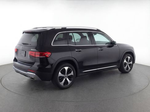 Used 2025 Mercedes-Benz GLB 250 4MATIC image 9