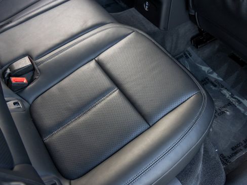 Certified 2025 Porsche Macan image 42