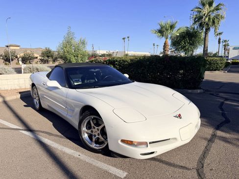Used 2002 Chevrolet Corvette Convertible w/ Preferred Equipment Group2 RWD image 1