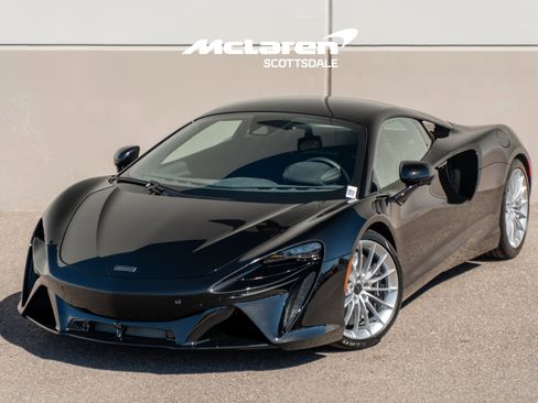 Used 2025 McLaren Artura image 1