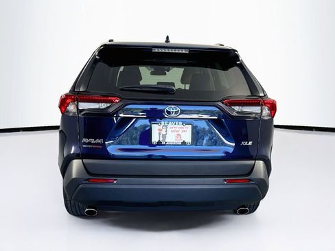 Used 2021 Toyota RAV4 XLE Premium image 8