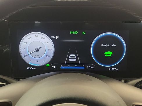 Used 2023 Hyundai Elantra Limited FWD image 17