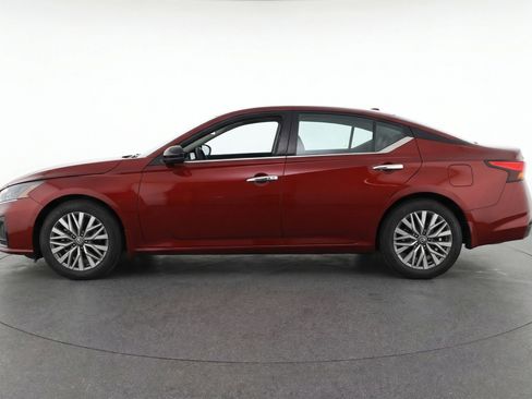 Used 2025 Nissan Altima 2.5 SV image 5