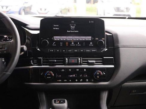 Certified 2025 Nissan Pathfinder SL w/ SL Premium Package FWD image 44
