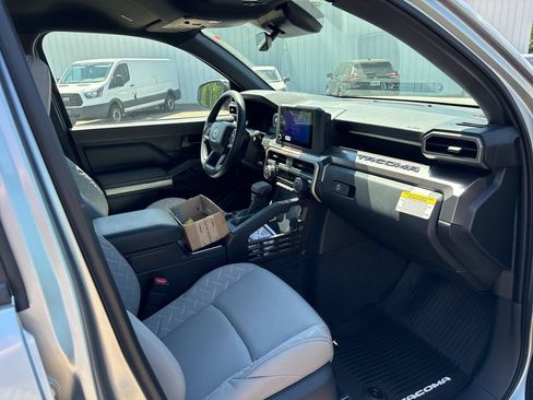Certified 2026 Toyota Tacoma SR5 AWD/4WD image 18