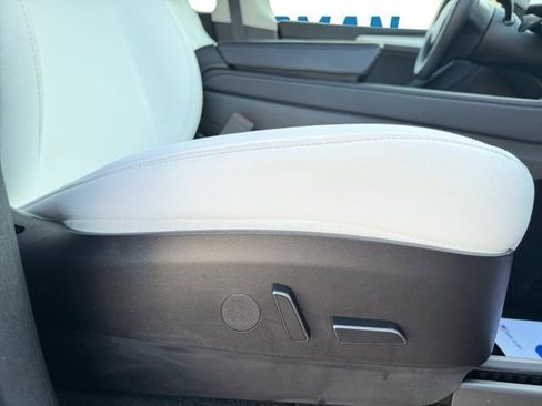 Used 2023 Tesla Model Y Long Range image 23