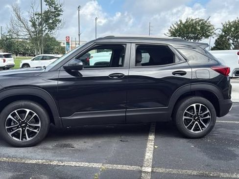 Used 2025 Chevrolet TrailBlazer LT AWD/4WD image 4