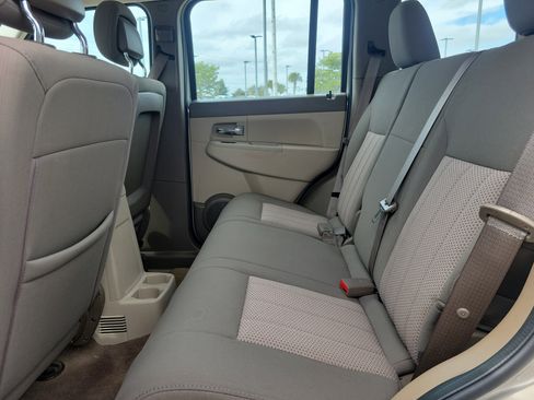 Used 2011 Jeep Liberty Sport image 9