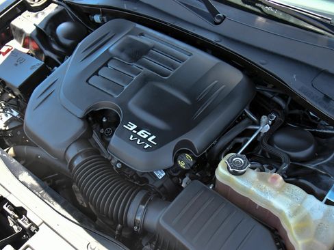 Used 2021 Chrysler 300 Touring w/ Sport Appearance Package RWD image 45